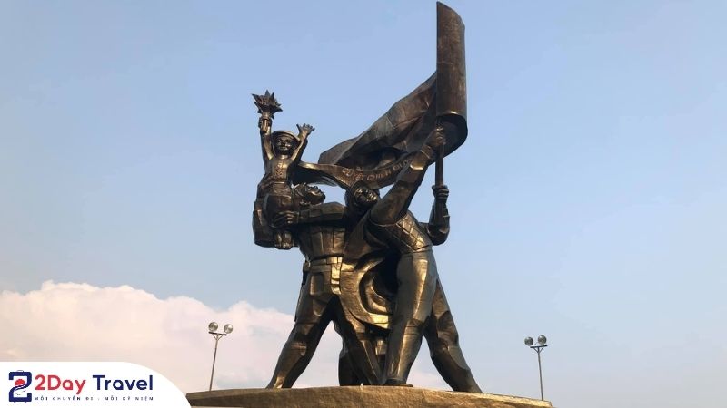 Tượng đài chiến thắng Điện Biên Phủ