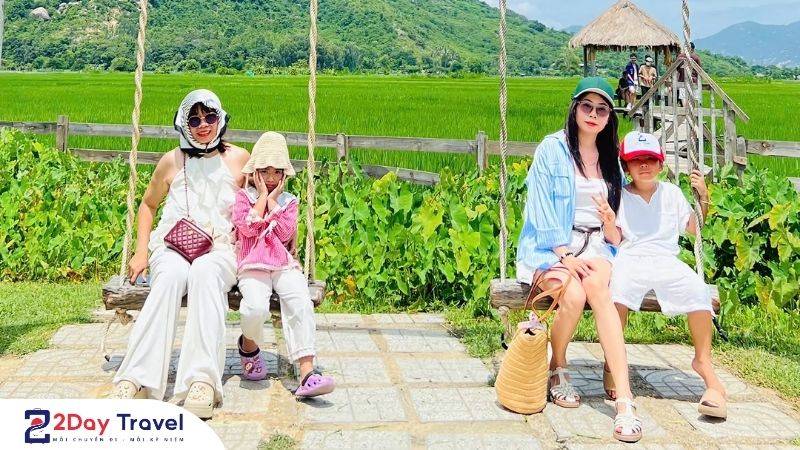 “Tour Đồng Cừu Ninh Thuận dành cho gia đình có trẻ nhỏ: Trẻ thích mê, bố mẹ thảnh thơi!”