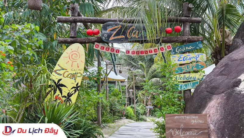 Cổng chào đón khách tại khu cắm trại trong Combo Trải Nghiệm Zcamp Nha Trang - 3N2Đ