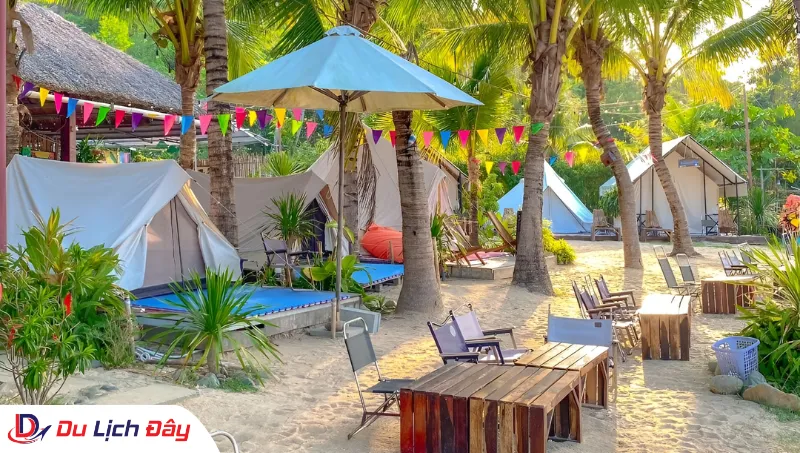 Khu vực lều trại và không gian sinh hoạt chung trong Combo Trải Nghiệm Zcamp Nha Trang - 3N2Đ