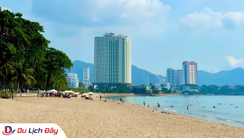 Bãi biển Nha Trang thơ mộng trong Tour Buôn Ma Thuột - Nha Trang 2N1Đ