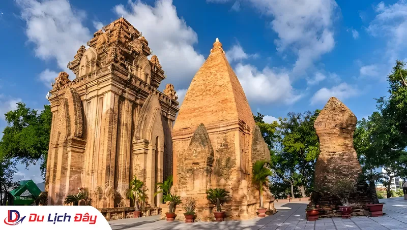 Kiến trúc cổ kính tại Tháp Bà Ponagar trong Tour Buôn Ma Thuột - Nha Trang 2N1Đ