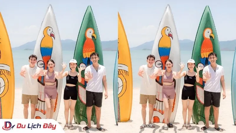 Du khách check - in tại Đảo Khỉ trong Tour Đảo Khỉ - Vịnh Nha Phu