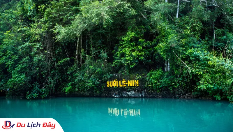 Khung cảnh yên bình tại suối Lê-Nin trong Tour Đông Bắc 5N4D