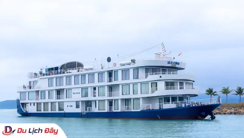 Cận cảnh kiến trúc sang trọng của du thuyền trong Tour Du thuyền Sealife 5 Sao - Vịnh Nha Trang