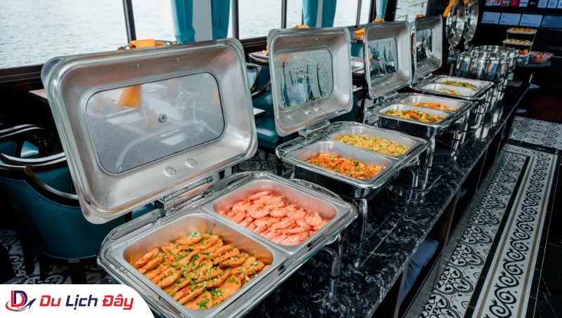 Tiệc Buffet trên du thuyền trong Tour Du thuyền Vịnh Hạ Long 4 sao