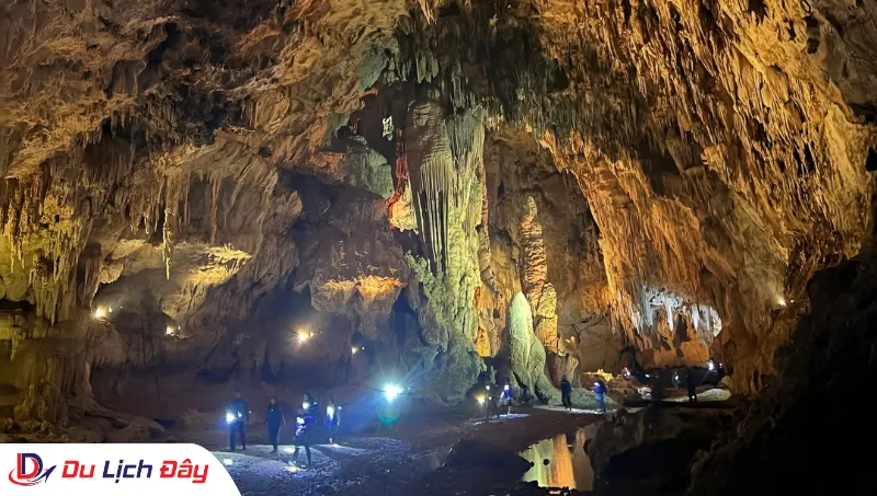 Khám phá hệ thống nhũ đá kỳ ảo tại động Ngườm Ngao trong Tour Hà Nội - Cao Bằng - Bắc Kạn - 3N2D