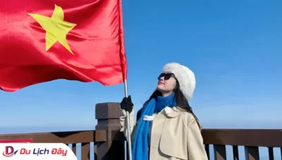 Du khách check in trên đỉnh Fansipan trong Tour Hà Nội - SaPa - 2N1D