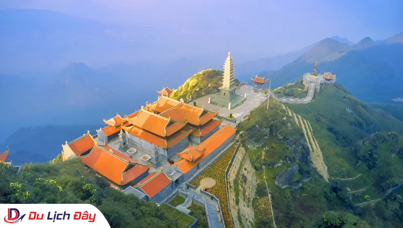 Quần thể tâm linh trên đỉnh Fansipan trong Tour Hà Nội - SaPa - 2N1D