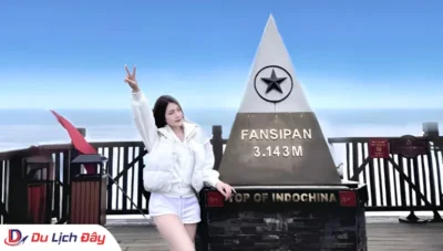 Du khách check-in đỉnh Fansipan 3.143m trong Tour Hà Nội - SaPa 3N2D