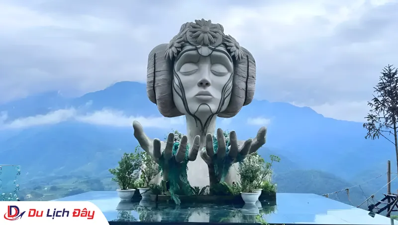 Tượng nghệ thuật độc đáo tại Moana Sapa trong Tour Hà Nội - SaPa 3N2D