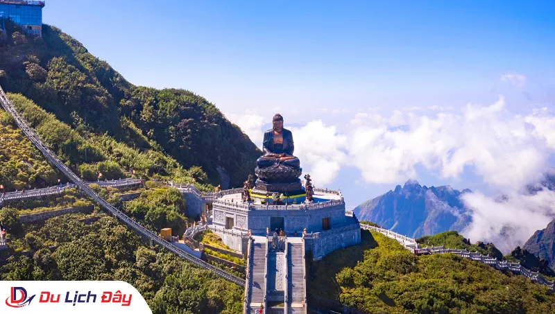 Chiêm bái đại tượng Phật trên đỉnh Fansipan trong Tour Hà Nội - SaPa 3N2D