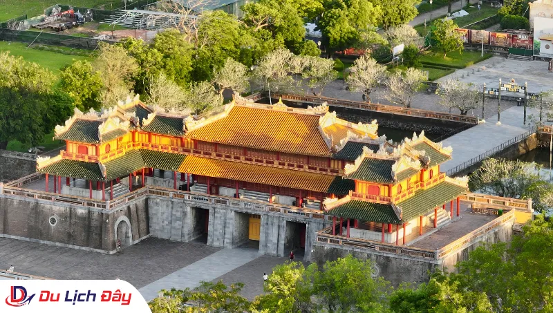 Góc nhìn toàn cảnh kiến trúc cổ kính của Đại Nội Huế trong Tour Huế - Quảng Bình 3N2D