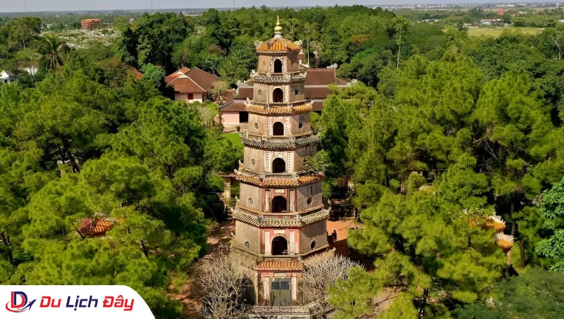 Tháp Phước Duyên cổ kính tại Chùa Thiên Mụ trong Tour Huế - Quảng Bình 3N2D