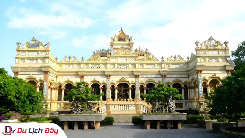 Chiêm ngưỡng kiến trúc tinh xảo tại Chùa Vĩnh Tràng trong Tour khám phá Cù Lao Thới Sơn - Mỹ Tho