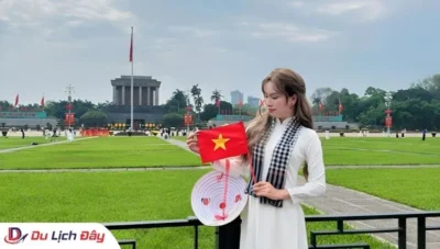 Du khách check-in Lăng Chủ tịch Hồ Chí Minh trong Tour Khám phá Hà Nội - Trong ngày