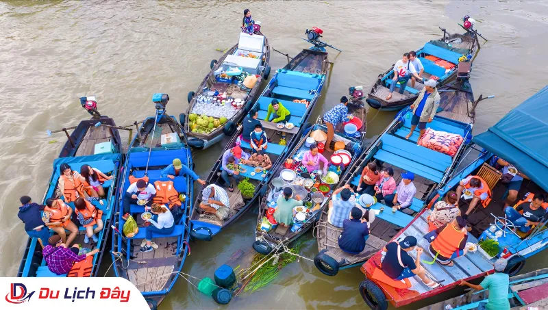 Nhịp sống chợ nổi nhộn nhịp trong Tour Miền Tây 2N1Đ