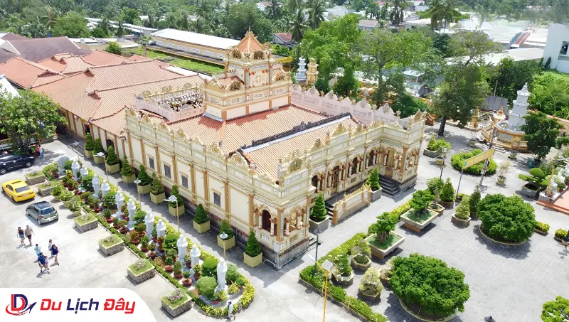 Kiến trúc chùa Vĩnh Tràng cổ kính trong Tour Miền Tây 2N1Đ
