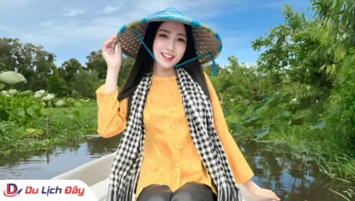 Thiếu nữ duyên dáng trong bộ bà ba và nón lá trong Tour Miền Tây 4N3Đ