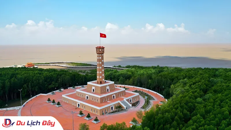 Check-in Cột cờ Hà Nội tại Đất Mũi Cà Mau trong Tour Miền Tây 4N3Đ