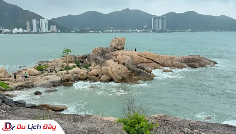 Danh thắng Hòn Chồng trong Tour Ninh Thuận - Nha Trang 2N1Đ