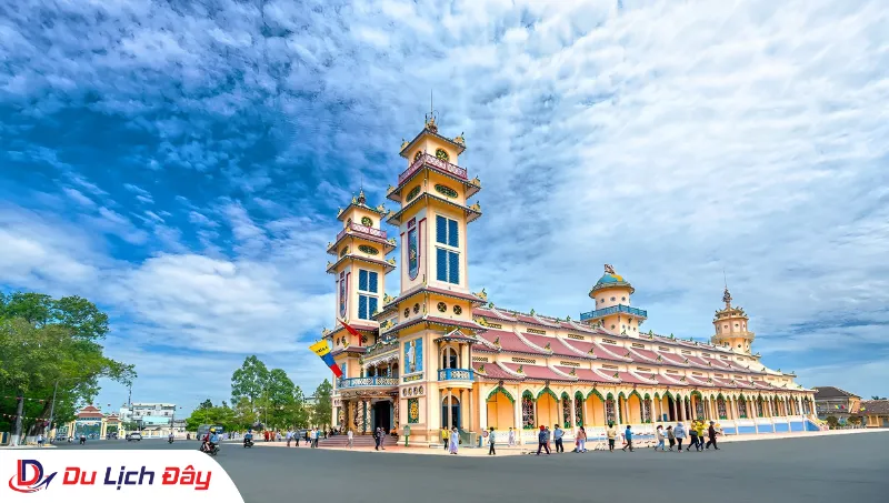 Tòa Thánh Tây Ninh – Tuyệt tác kiến trúc trong Tour Núi Bà Đen - Tây Ninh
