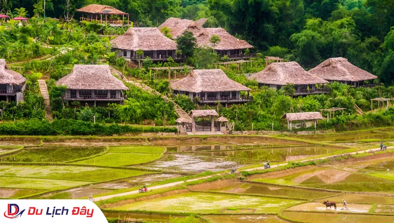 Khung cảnh bình yên tại Bản Lác trong Tour Tây Bắc 5N4D