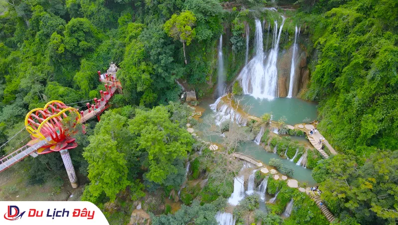 Vẻ đẹp hùng vĩ của Thác Dải Yếm trong Tour Tây Bắc 5N4D