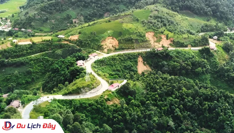 Cung đường đèo uốn lượn trong Tour Tây Bắc 5N4D