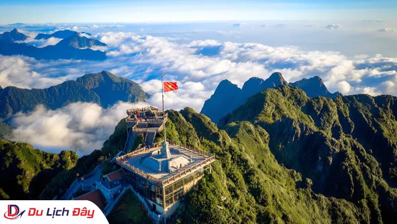 Đỉnh Fansipan hùng vĩ trong Tour Tây Bắc 5N4D