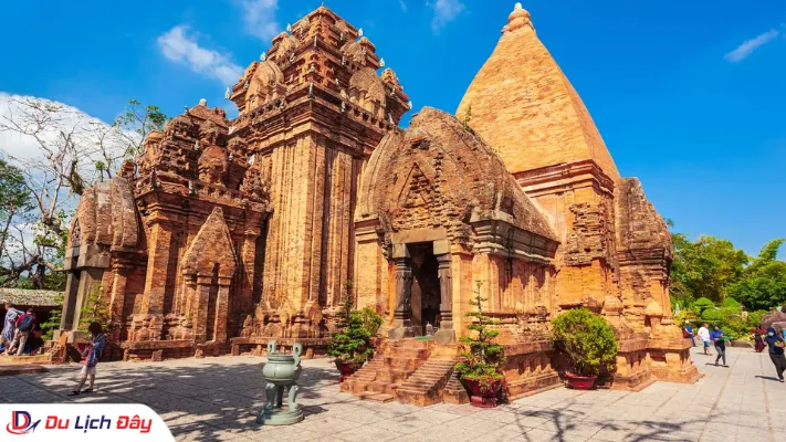 Khám phá Nha Trang tham quan quần thể kiến trúc Tháp Bà Ponagar
